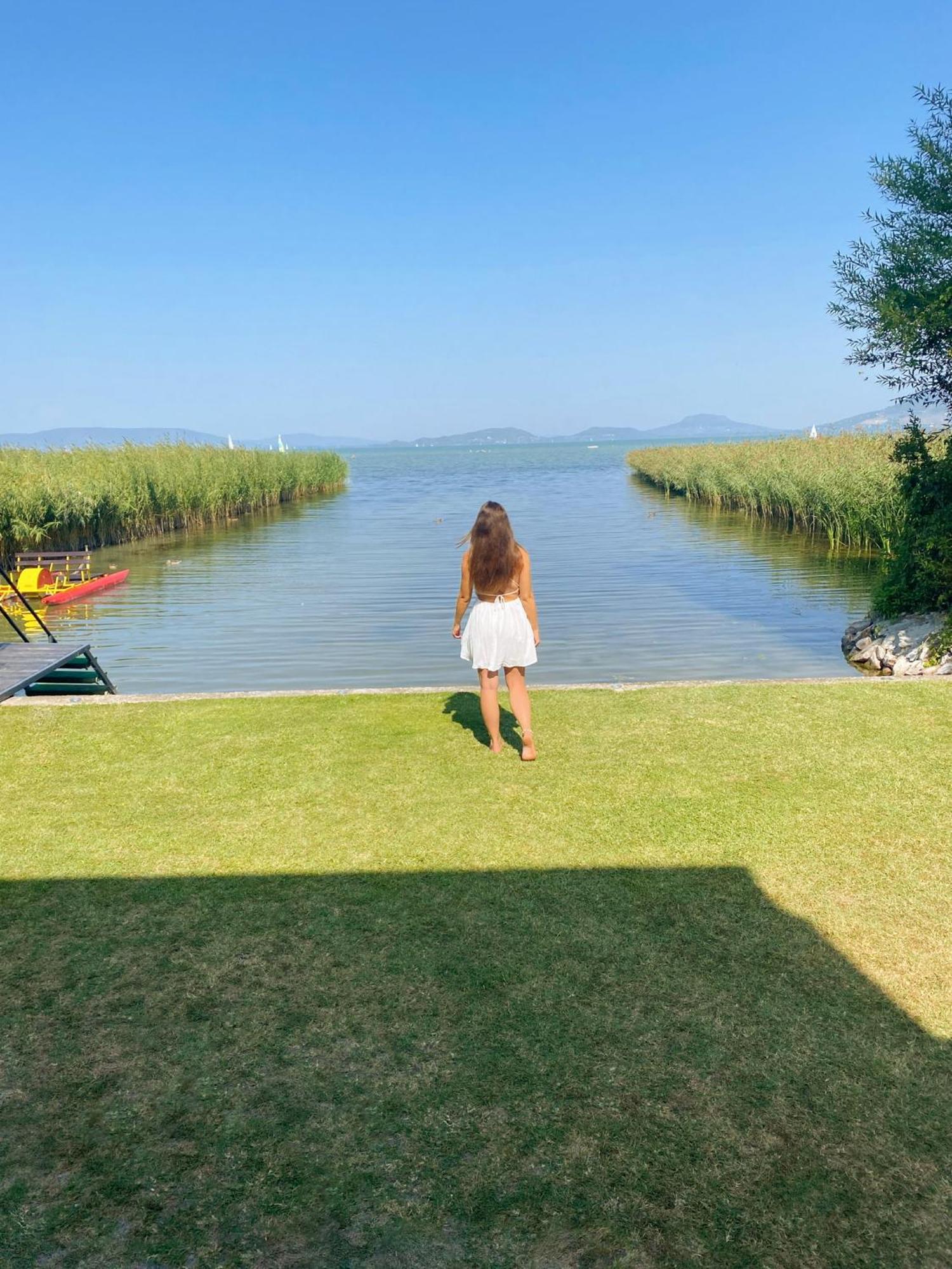 Balaton A Kertben - Balaton In The Garden - Beachfront Houses With Beautiful View, Private Beach Балатонфеньвеш Экстерьер фото