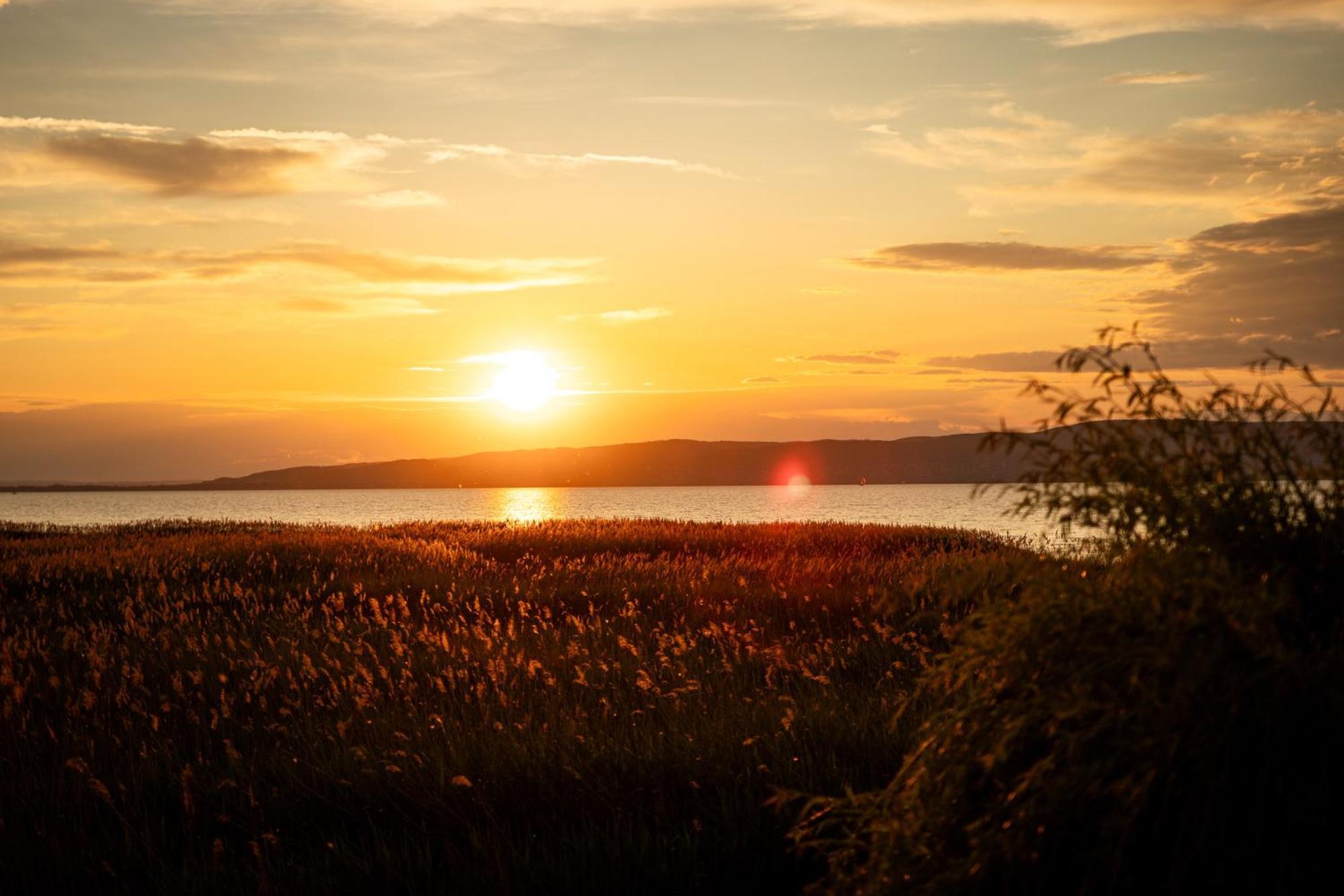 Balaton A Kertben - Balaton In The Garden - Beachfront Houses With Beautiful View, Private Beach Балатонфеньвеш Экстерьер фото