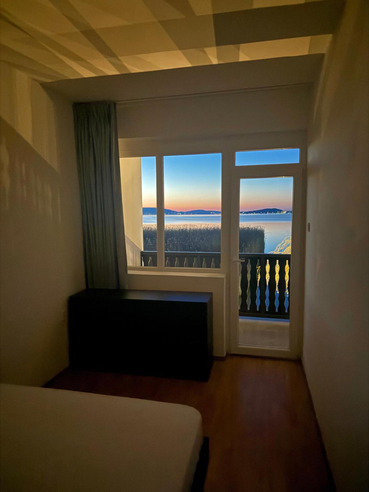 Balaton A Kertben - Balaton In The Garden - Beachfront Houses With Beautiful View, Private Beach Балатонфеньвеш Экстерьер фото